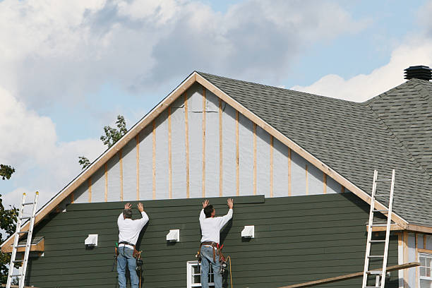 Professional Siding Installation technician working in Lancaster, KY